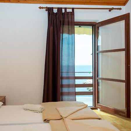 Apartments By The Sea Mandre, Pag - 4101 Kolan Ruang foto