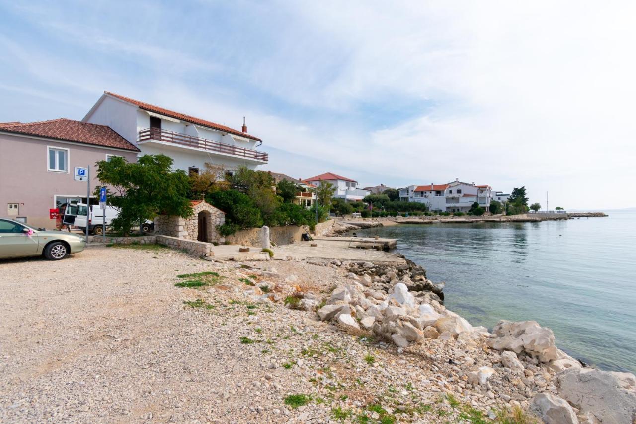 Apartments By The Sea Mandre, Pag - 4101 Kolan Bagian luar foto