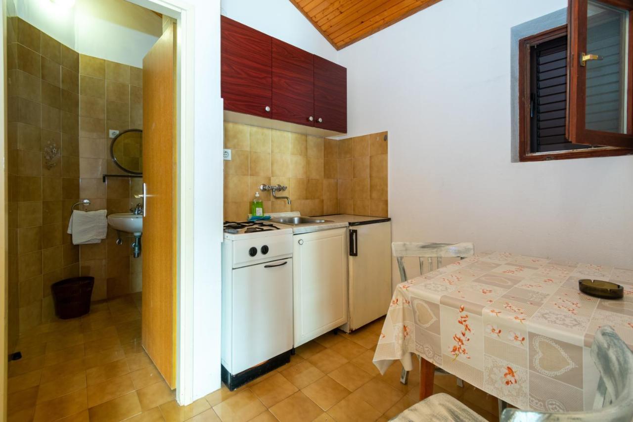 Apartments By The Sea Mandre, Pag - 4101 Kolan Bagian luar foto