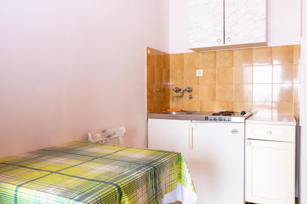Apartments By The Sea Mandre, Pag - 4101 Kolan Bagian luar foto