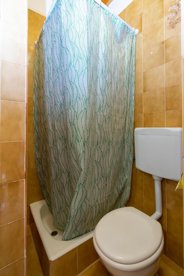 Apartments By The Sea Mandre, Pag - 4101 Kolan Bagian luar foto