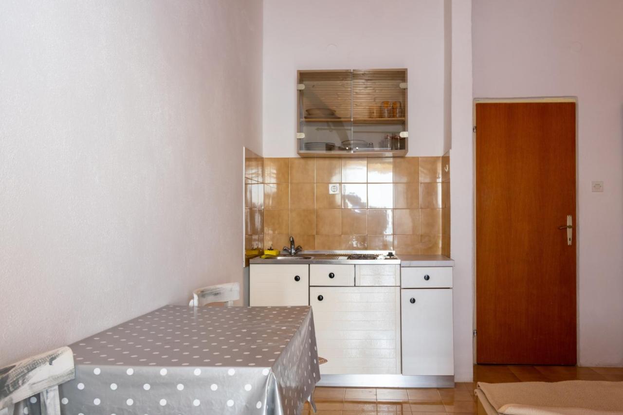Apartments By The Sea Mandre, Pag - 4101 Kolan Bagian luar foto