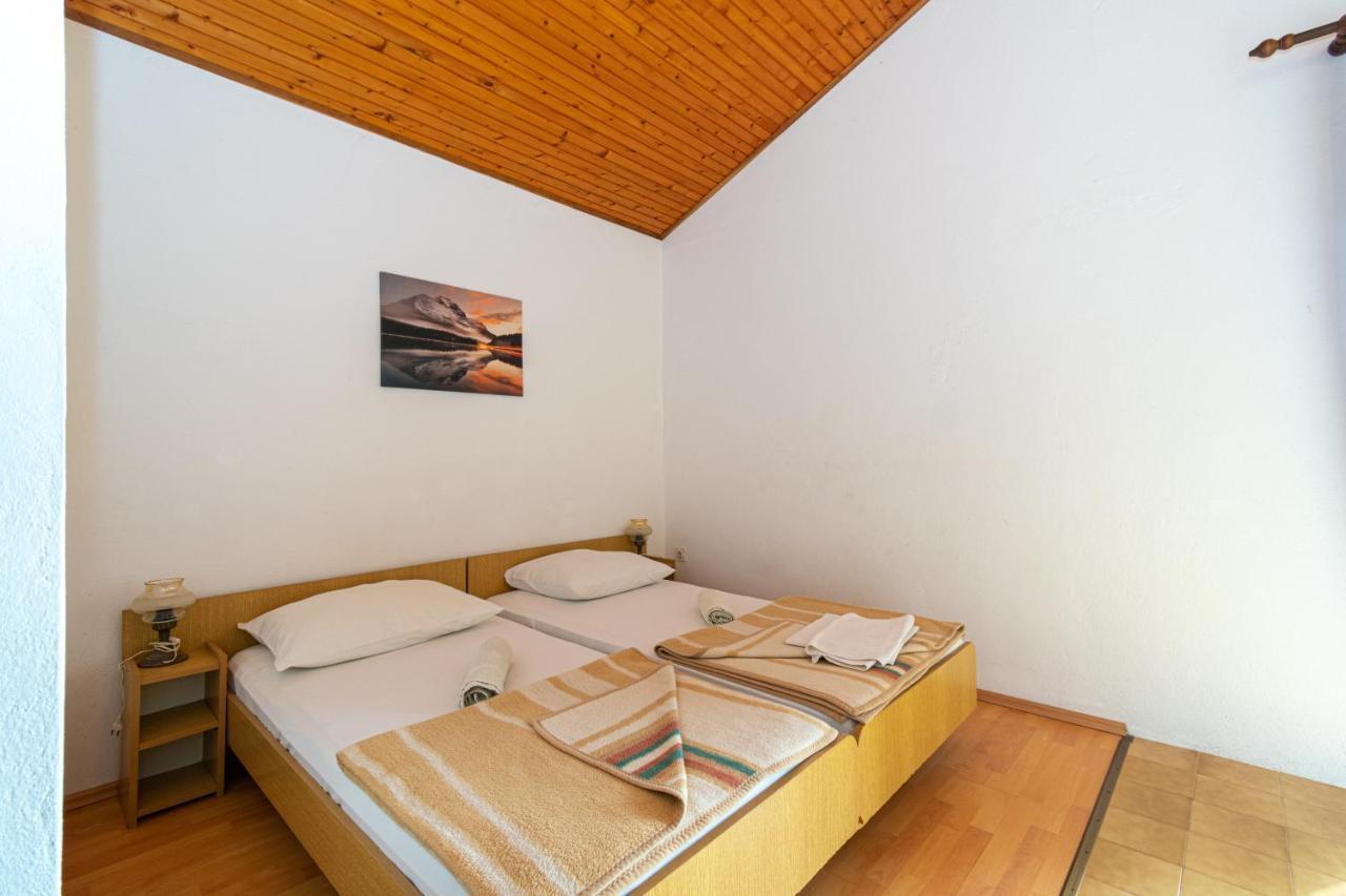 Apartments By The Sea Mandre, Pag - 4101 Kolan Bagian luar foto