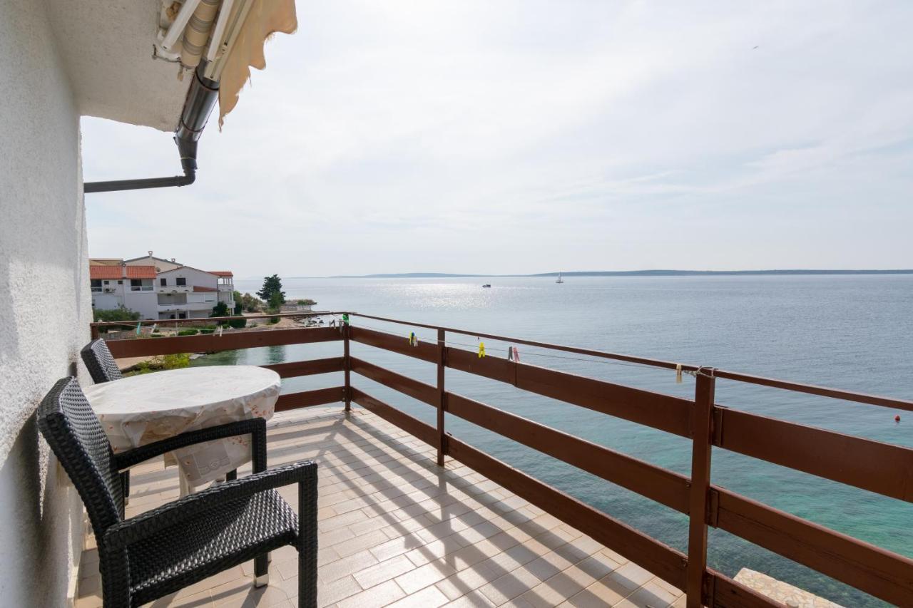 Apartments By The Sea Mandre, Pag - 4101 Kolan Bagian luar foto