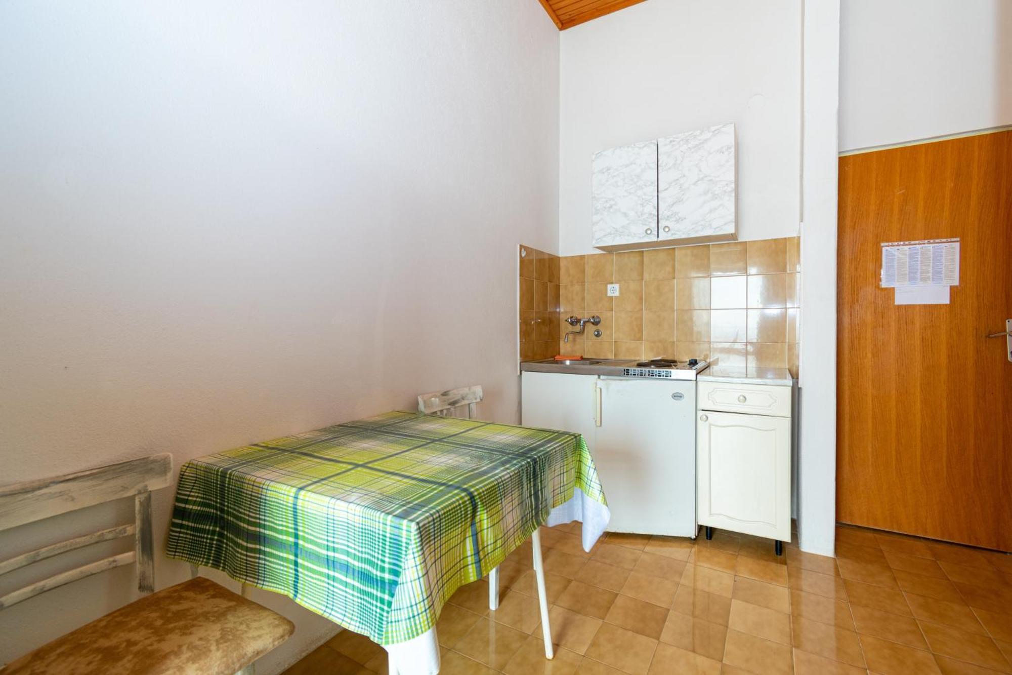 Apartments By The Sea Mandre, Pag - 4101 Kolan Ruang foto